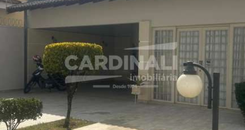 Casa para venda em Planalto Paraíso de 188.00m² com 3 Quartos, 1 Suite e 5 Garagens