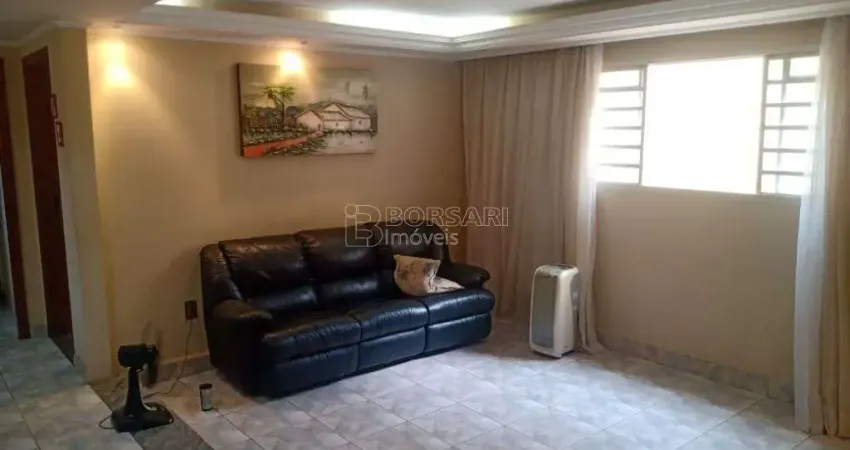 Sobrado para venda em Centro de 310.00m² com 4 Quartos, 2 Suites e 4 Garagens