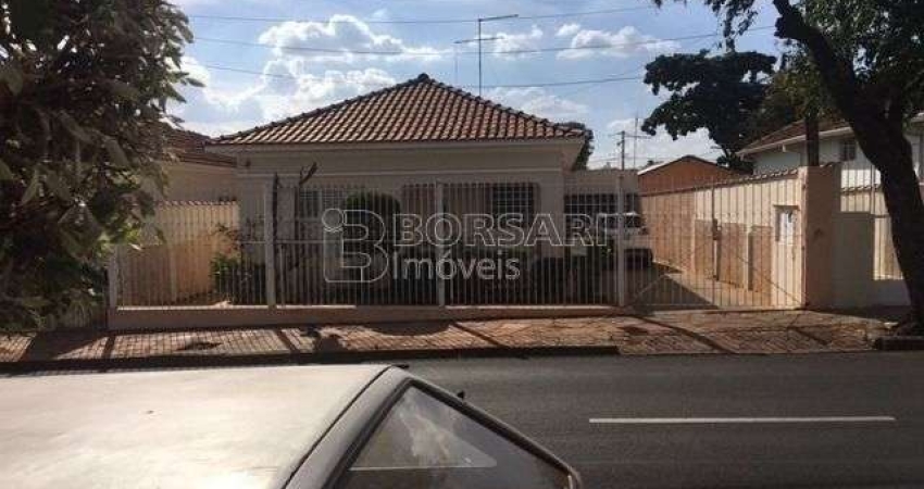 Casa para venda em Centro de 236.00m² com 3 Quartos e 5 Garagens