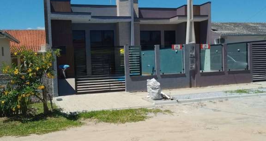 Casa para venda em Matinhos de 160.00m² com 3 Quartos, 1 Suite e 2 Garagens