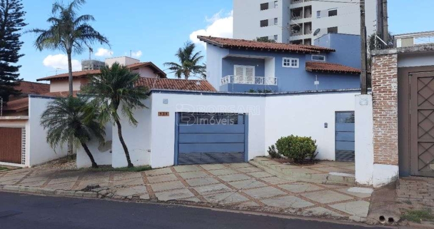 Sobrado para venda em Vila Harmonia de 300.00m² com 3 Quartos, 1 Suite e 2 Garagens