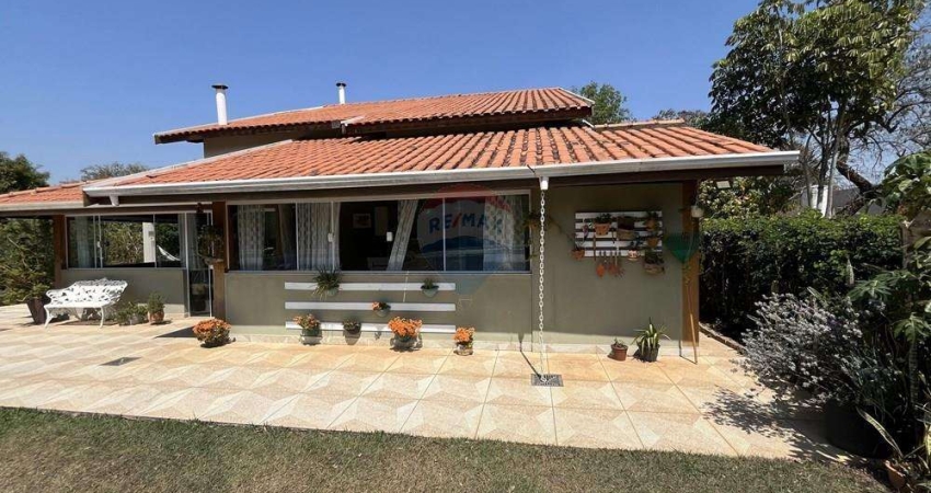 Chácara para venda em Jardim Dos Laranjais de 187.68m² com 4 Quartos, 2 Suites e 4 Garagens