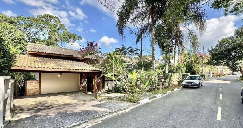 Casa de Condomínio para venda em Granja Viana de 321.00m² com 5 Quartos, 3 Suites e 4 Garagens