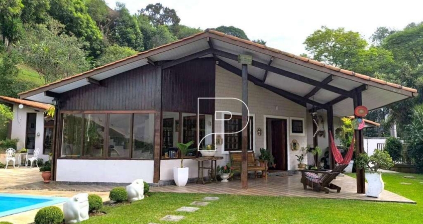 Casa de Condomínio para venda em Forest Hills de 177.00m² com 3 Quartos, 3 Suites e 3 Garagens