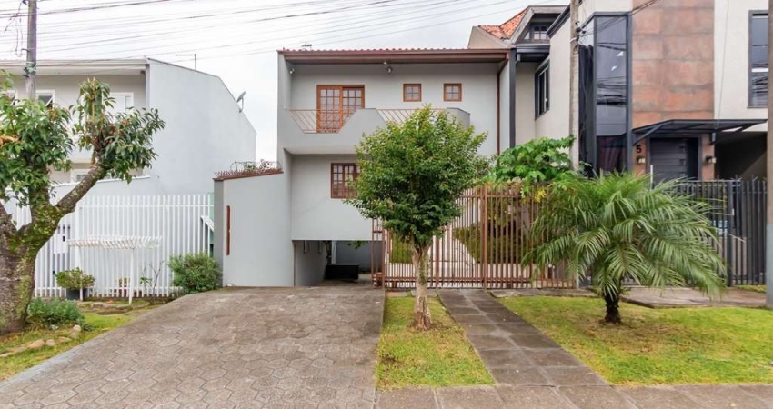 Sobrado para venda em Alto Boqueirão de 162.00m² com 3 Quartos, 1 Suite e 4 Garagens
