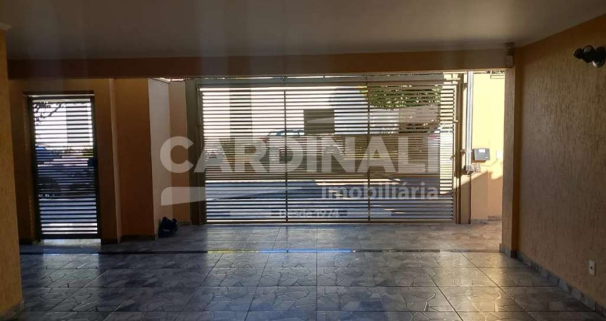 Casa para venda em Vila Harmonia de 215.00m² com 3 Quartos, 1 Suite e 4 Garagens