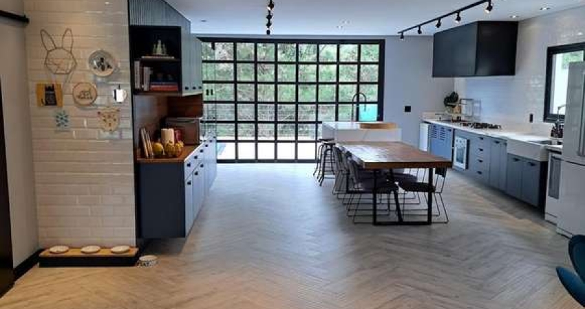 Casa para venda em Sítio Do Morro de 270.00m² com 3 Quartos, 3 Suites e 4 Garagens