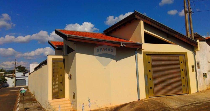 Casa para venda em Prados de 101.00m² com 3 Quartos, 1 Suite e 4 Garagens