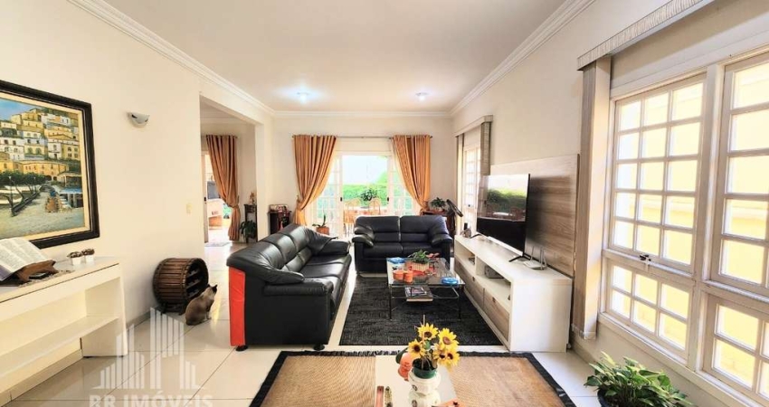 Casa para venda em Alphaville de 300.00m² com 4 Quartos, 2 Suites e 4 Garagens