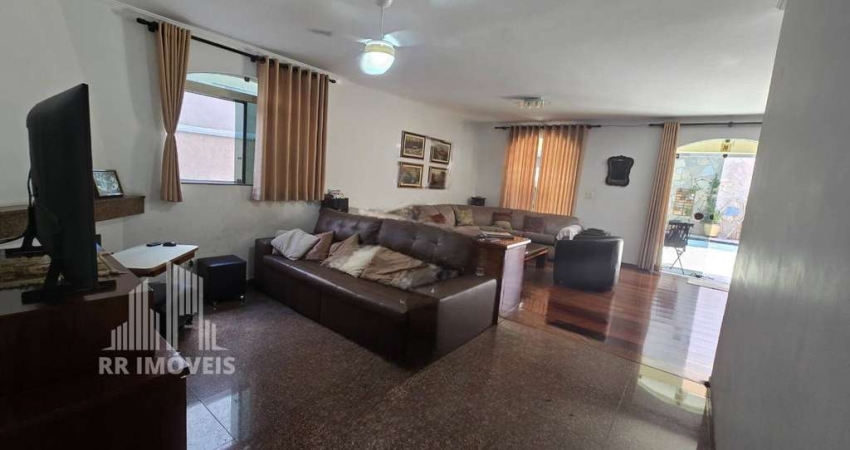 Casa para venda em Alphaville de 345.00m² com 4 Quartos, 3 Suites e 4 Garagens