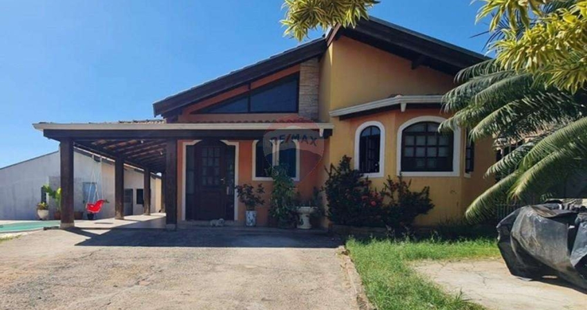Chácara para venda em Colinas Do Castelo de 320.00m² com 3 Quartos, 1 Suite e 5 Garagens
