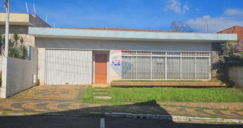 Casa para alugar em Centro de 262.00m² com 4 Quartos e 1 Suite
