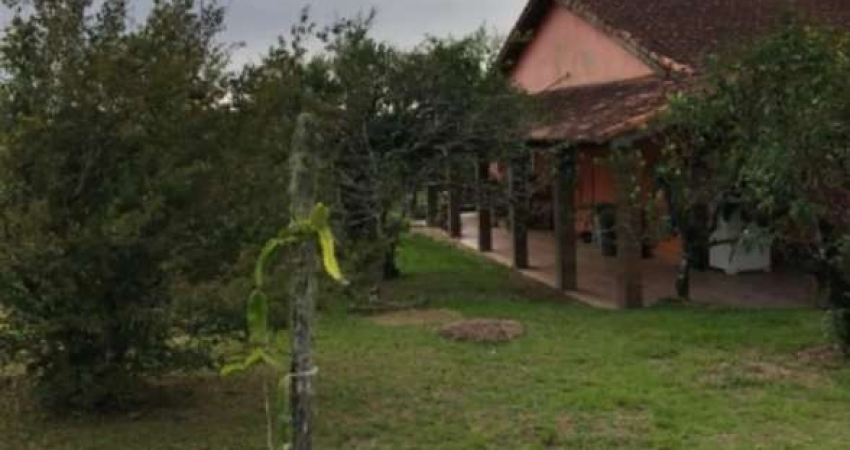 Fazenda / Sítio para venda em São Miguel Arcanjo de 95.00m² com 3 Quartos, 1 Suite e 5 Garagens