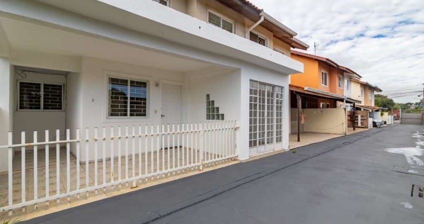 Sobrado para venda em Boqueirão de 96.00m² com 3 Quartos e 2 Garagens