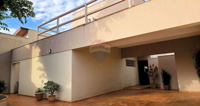 Sobrado para venda em Jardim Jacira de 198.86m² com 3 Quartos, 1 Suite e 4 Garagens