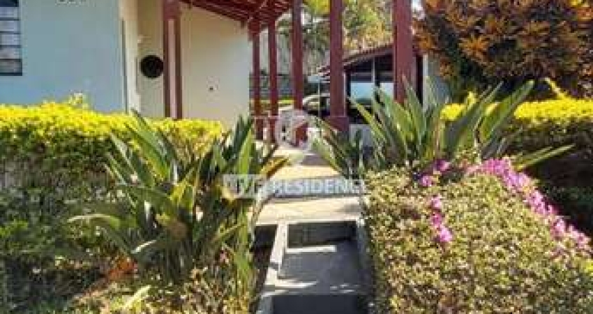 Casa para venda em Jardim Morumbi de 356.00m² com 3 Quartos, 1 Suite e 4 Garagens