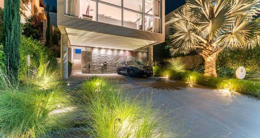 Casa para venda em Tamboré de 400.00m² com 4 Quartos, 4 Suites e 4 Garagens