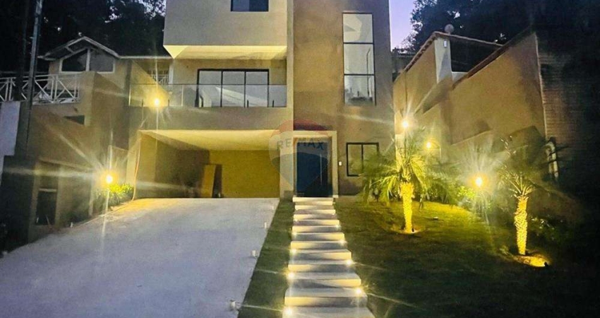 Casa para venda em Transurb de 220.00m² com 3 Quartos, 3 Suites e 4 Garagens