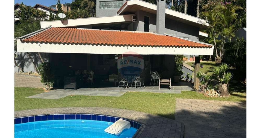 Casa de Condomínio para venda em Altos De São Fernando de 355.00m² com 5 Quartos, 1 Suite e 4 Garagens