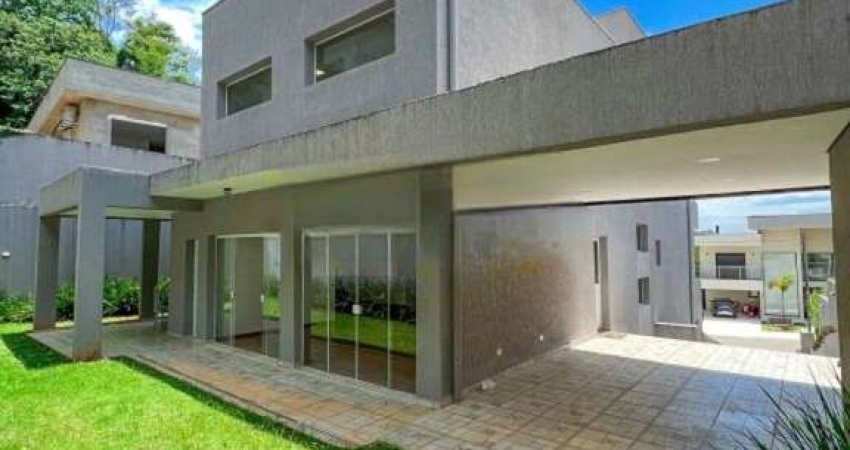 Casa para venda em Alphaville de 370.00m² com 5 Quartos, 3 Suites e 6 Garagens
