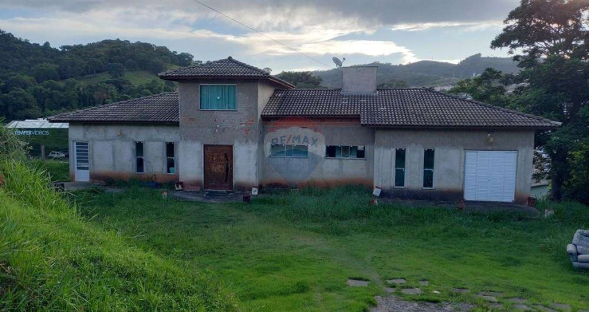 Casa para venda em Lindóia de 250.00m² com 4 Quartos, 1 Suite e 7 Garagens