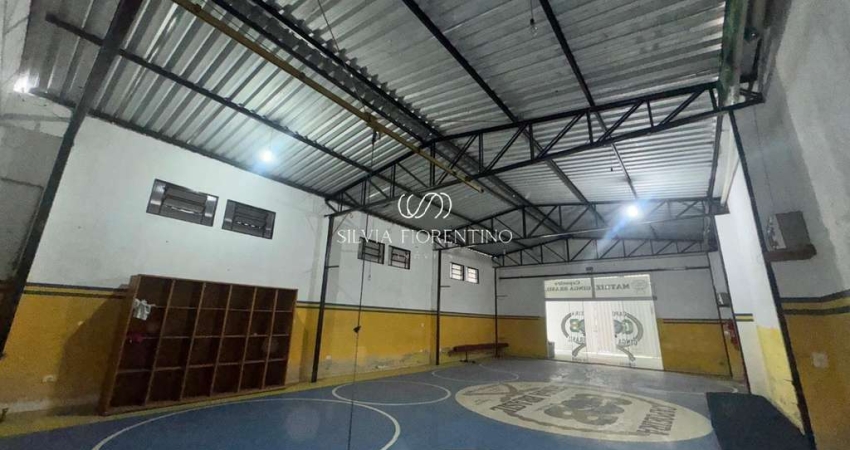 Galpão / Depósito / Armazém para alugar em Independência de 275.00m² com 8 Garagens