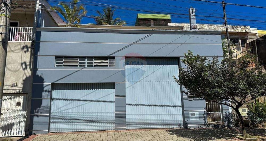 Casa para venda em Jardim Mirante de 248.00m² com 3 Quartos, 1 Suite e 5 Garagens