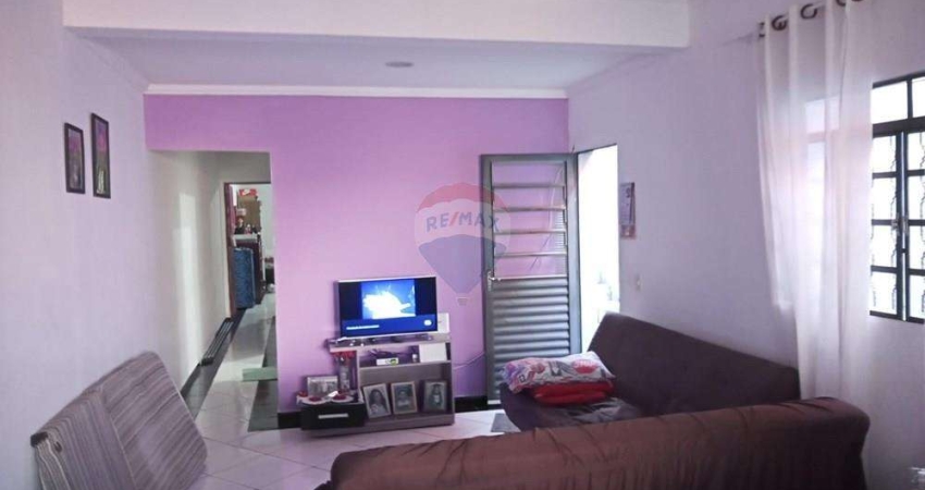 Casa para venda em Jardim Itália de 125.00m² com 2 Quartos e 2 Garagens