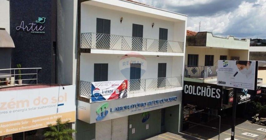 Prédio Comercial para venda em Centro de 691.00m² com 13 Quartos e 8 Garagens