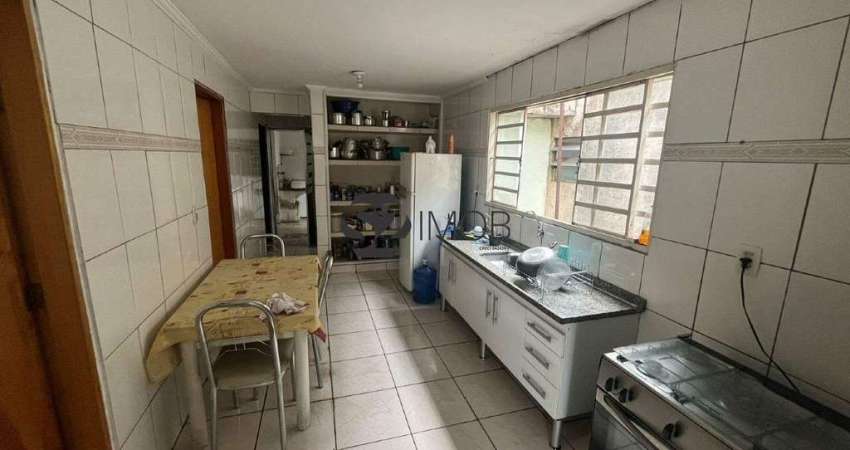 Casa para alugar em Jardim Santa Helena de 186.00m² com 3 Quartos, 1 Suite e 2 Garagens