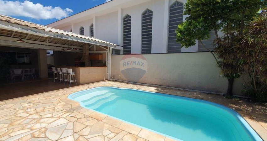 Casa para venda em Santa Cruz de 180.00m² com 4 Quartos e 3 Garagens