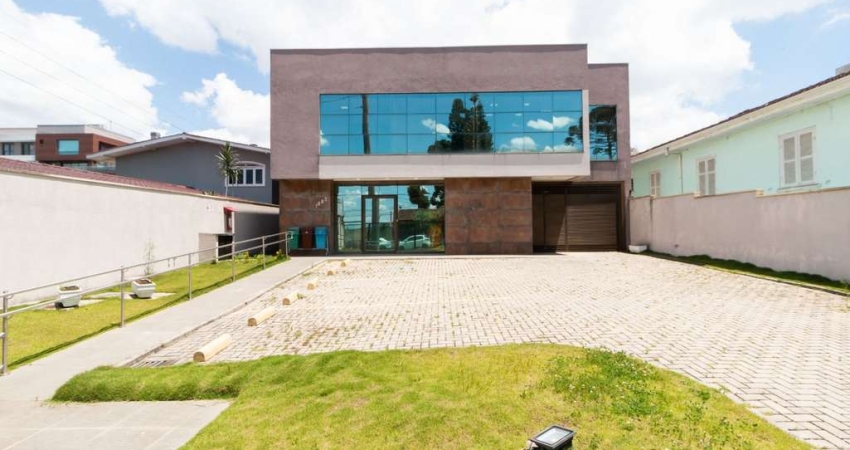 Prédio Comercial para venda em Mercês de 324.00m² com 6 Garagens