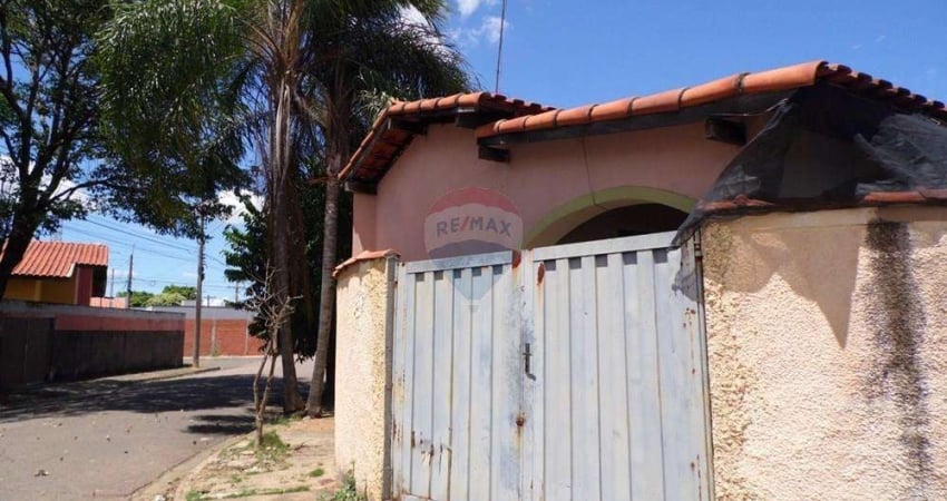 Casa para venda em Jardim Ipê Ii de 236.00m² com 4 Quartos e 2 Garagens