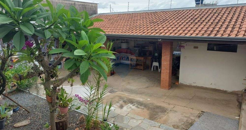Casa para venda em Jardim Santa Clara de 186.64m² com 2 Quartos, 1 Suite e 4 Garagens