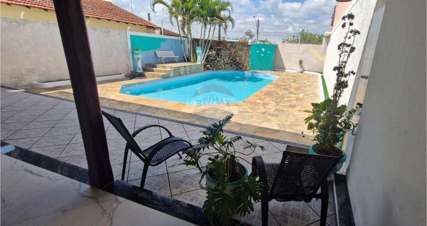 Casa para alugar em Santa Cruz de 600.00m² com 4 Quartos, 1 Suite e 4 Garagens