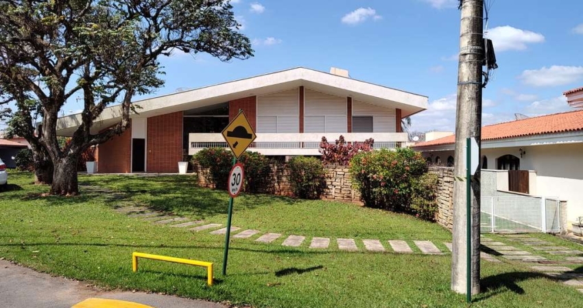 Casa para alugar em Condomínio Portal De Itu de 302.00m² com 3 Quartos, 1 Suite e 1 Garagem