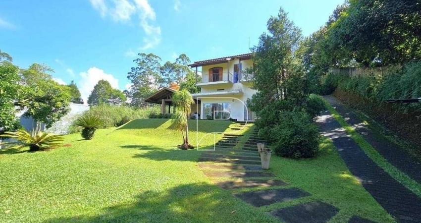 Casa de Condomínio para venda e aluguel em Granja Viana de 235.00m² com 4 Quartos, 1 Suite e 6 Garagens