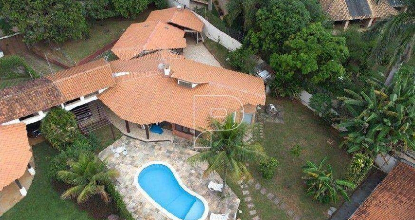 Casa para venda em Granja Viana de 280.00m² com 3 Quartos, 1 Suite e 6 Garagens