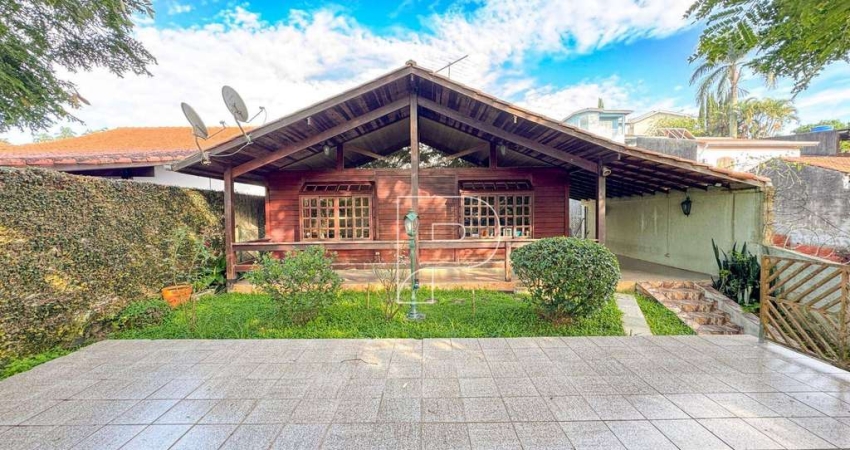 Casa para venda em Granja Viana de 381.00m² com 3 Quartos, 1 Suite e 3 Garagens