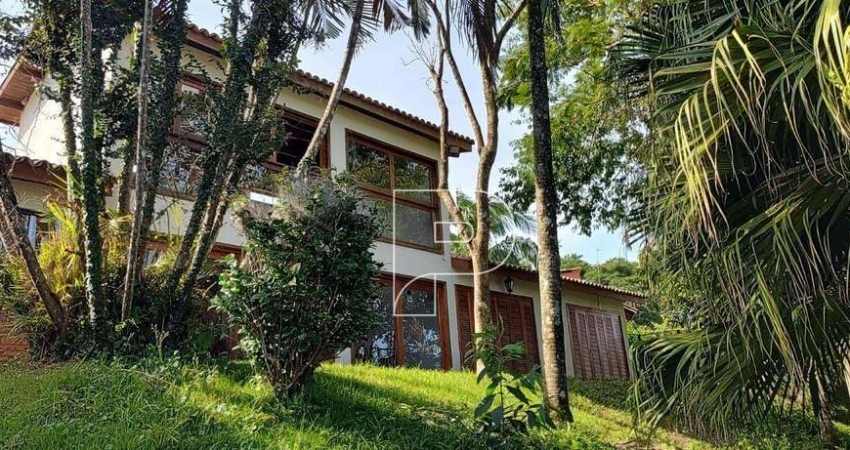 Casa de Condomínio para venda em Granja Viana de 370.00m² com 3 Quartos, 2 Suites e 6 Garagens