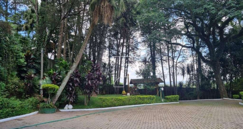 Casa para venda e aluguel em Granja Viana de 570.00m² com 4 Quartos, 3 Suites e 13 Garagens