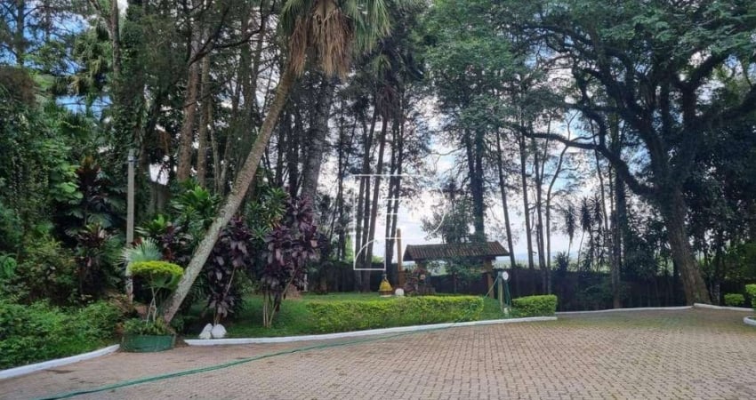 Casa para venda e aluguel em Granja Viana de 570.00m² com 4 Quartos, 3 Suites e 13 Garagens