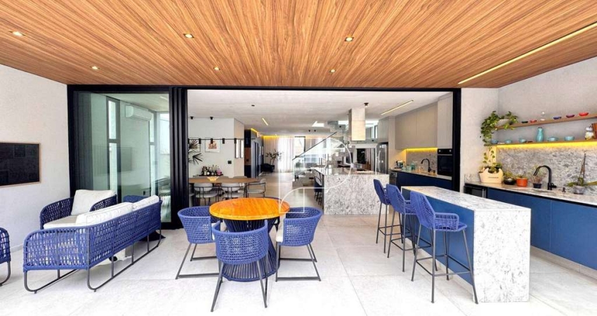 Casa de Condomínio para venda em Granja Viana de 360.00m² com 4 Quartos, 2 Suites e 4 Garagens
