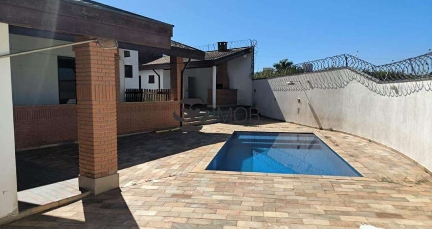 Casa para alugar em Jardim Santa Cruz de 248.00m² com 3 Quartos, 1 Suite e 3 Garagens