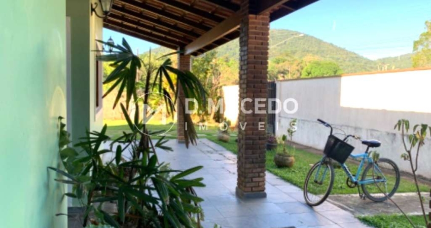 Casa para venda em Praia Da Lagoinha de 470.00m² com 3 Quartos, 1 Suite e 6 Garagens