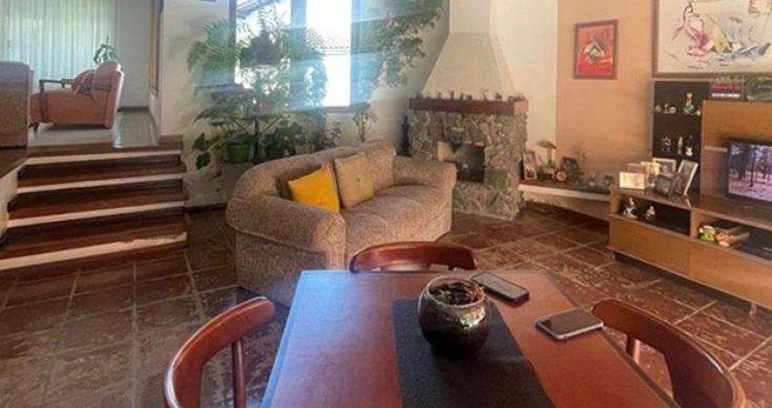 Casa para venda em Vila Oliveira de 306.00m² com 3 Quartos, 2 Suites e 5 Garagens