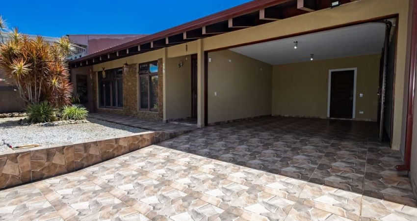 Casa para venda em Boa Vista de 180.00m² com 4 Quartos, 4 Suites e 3 Garagens