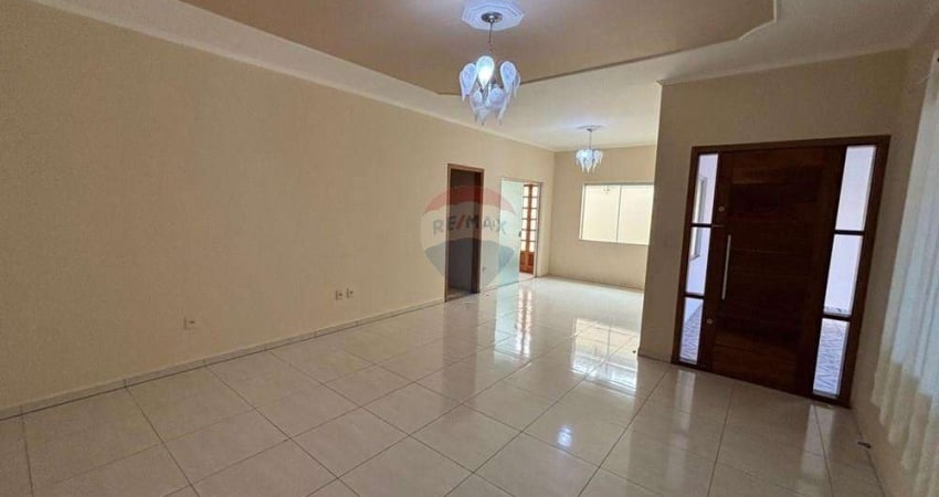 Casa para alugar em Jardim Itamarati de 170.00m² com 3 Quartos, 1 Suite e 2 Garagens