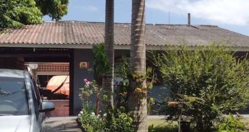 Casa para venda em Matinhos de 350.00m² com 7 Quartos, 3 Suites e 5 Garagens