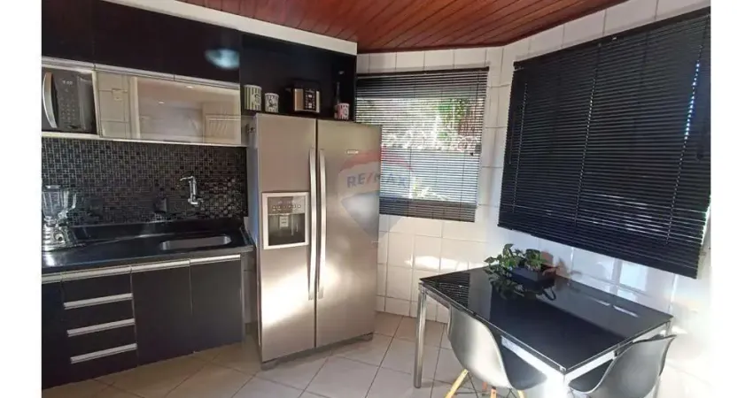 Casa de Condomínio para venda em Jacarepaguá de 200.00m² com 3 Quartos, 2 Suites e 3 Garagens
